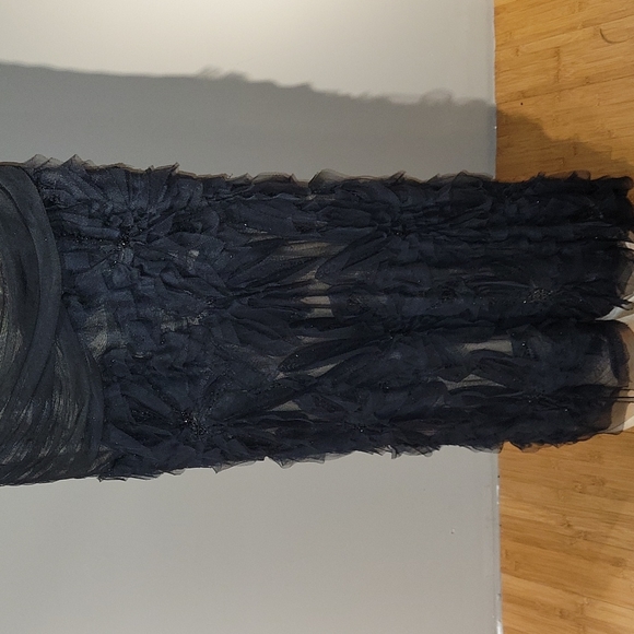 CARMEN MARC VALVO Black Sheer Strapless Pleated Gown sizes 2, 6 - Picture 5 of 9